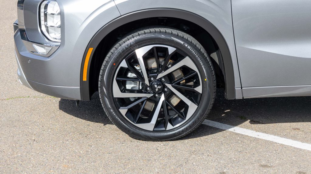 Used 2024 Mitsubishi Outlander SEL 4D Sport Utility