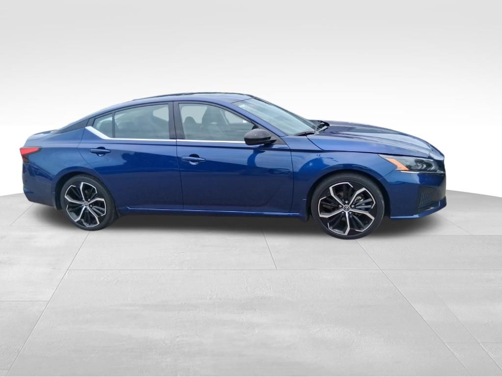 Used 2024 Blue Nissan 2.5 SR image 2