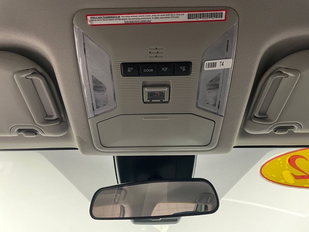 2022 Toyota RAV4 XLE 31