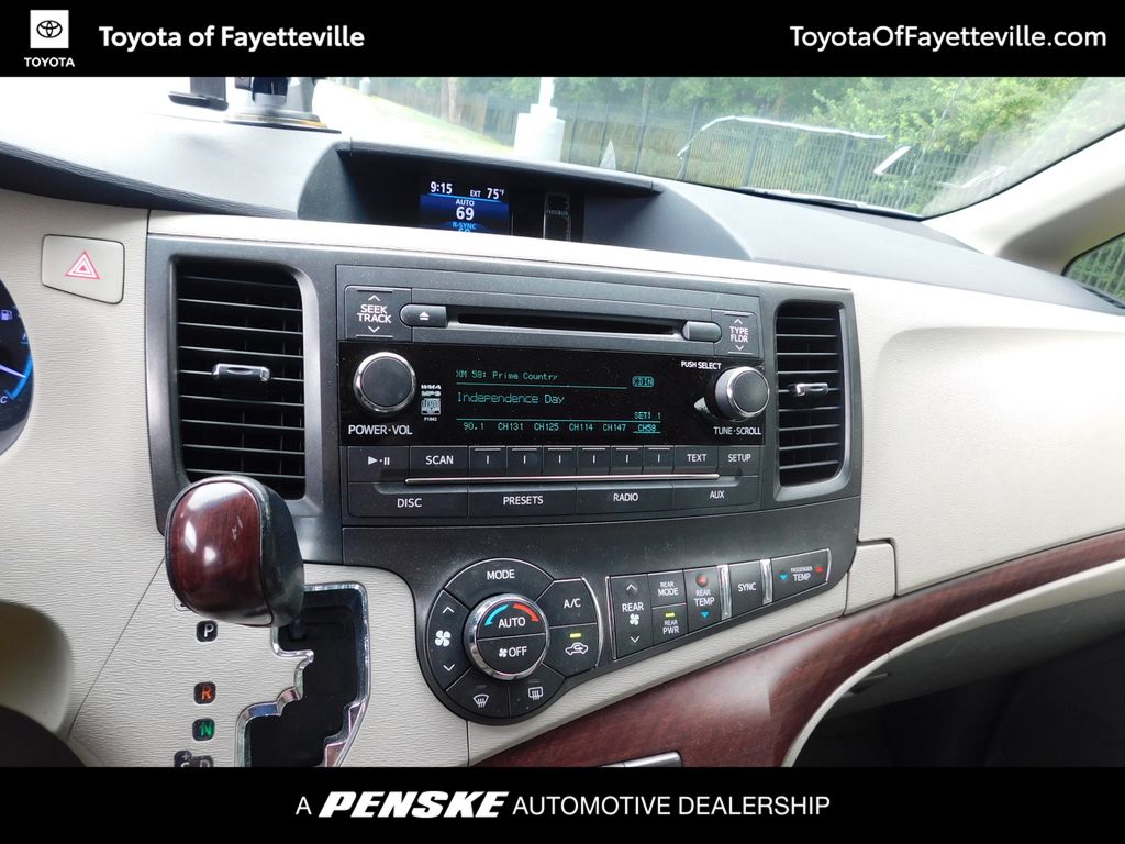 2014 Toyota Sienna XLE 8