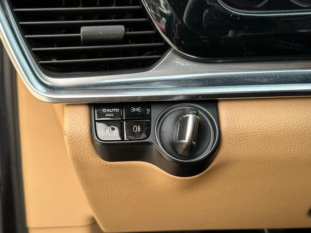 Thumbnail: 2018 Porsche Panamera - 32