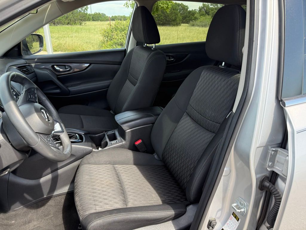 Thumbnail: 2017 Nissan Rogue - 16
