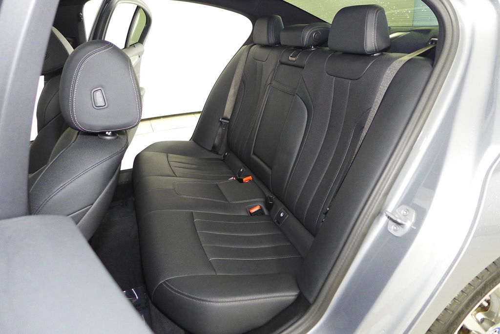 Thumbnail: 2023 BMW 5 Series - 21