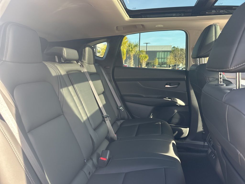 2025 Everest White Pearl Tricoat Nissan Murano SL AWD SUV