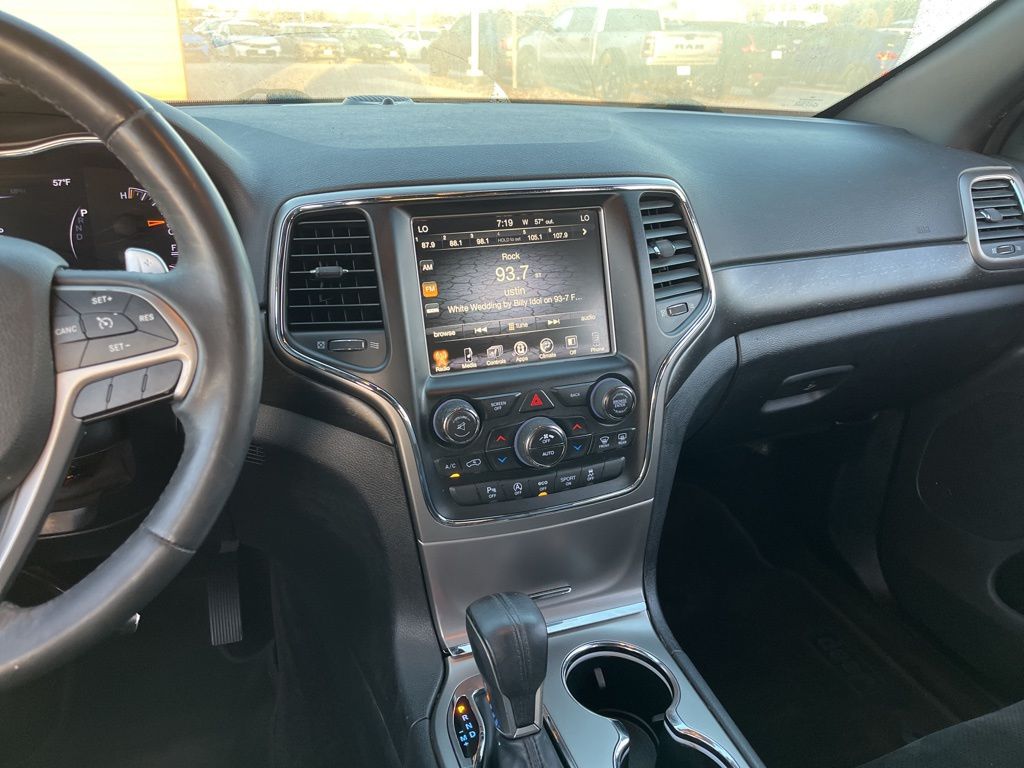 Thumbnail: 2017 Jeep Grand Cherokee - 16