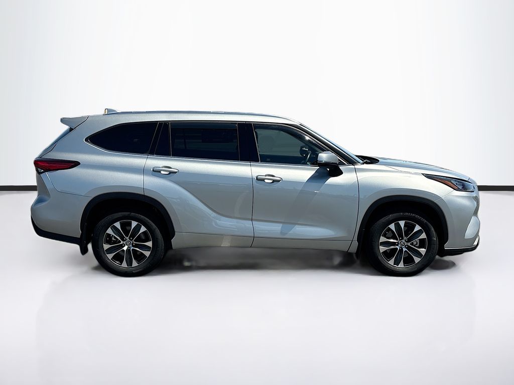 Thumbnail: 2020 Toyota Highlander - 4