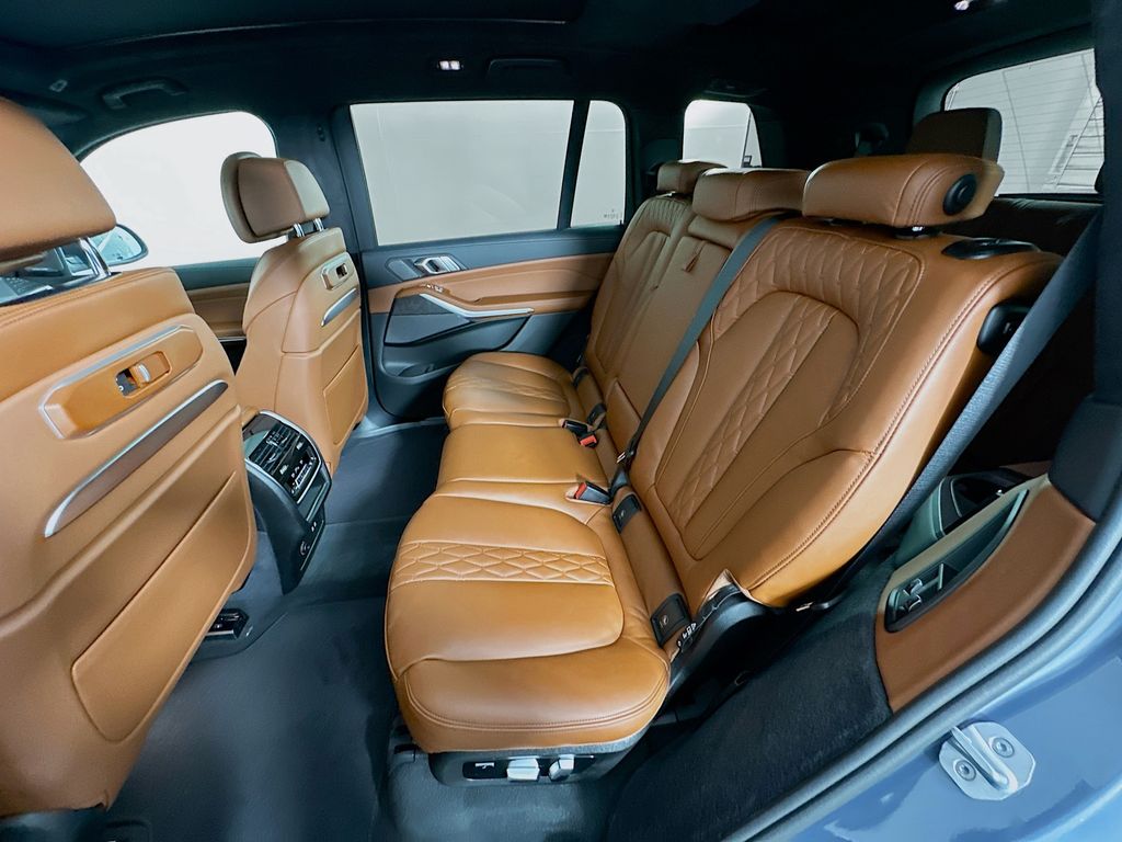Thumbnail: 2026 BMW X7 - 17