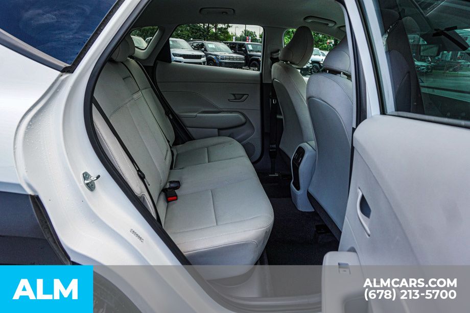 Used 2024 White Hyundai SEL image 22
