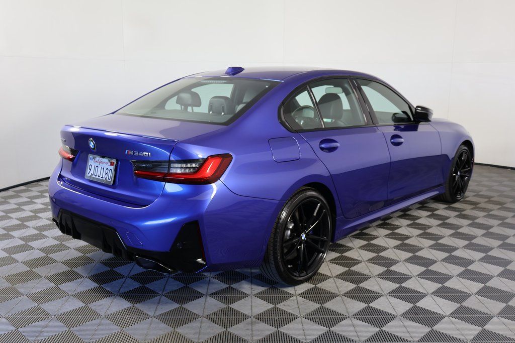 Thumbnail: 2024 BMW 3 Series - 4