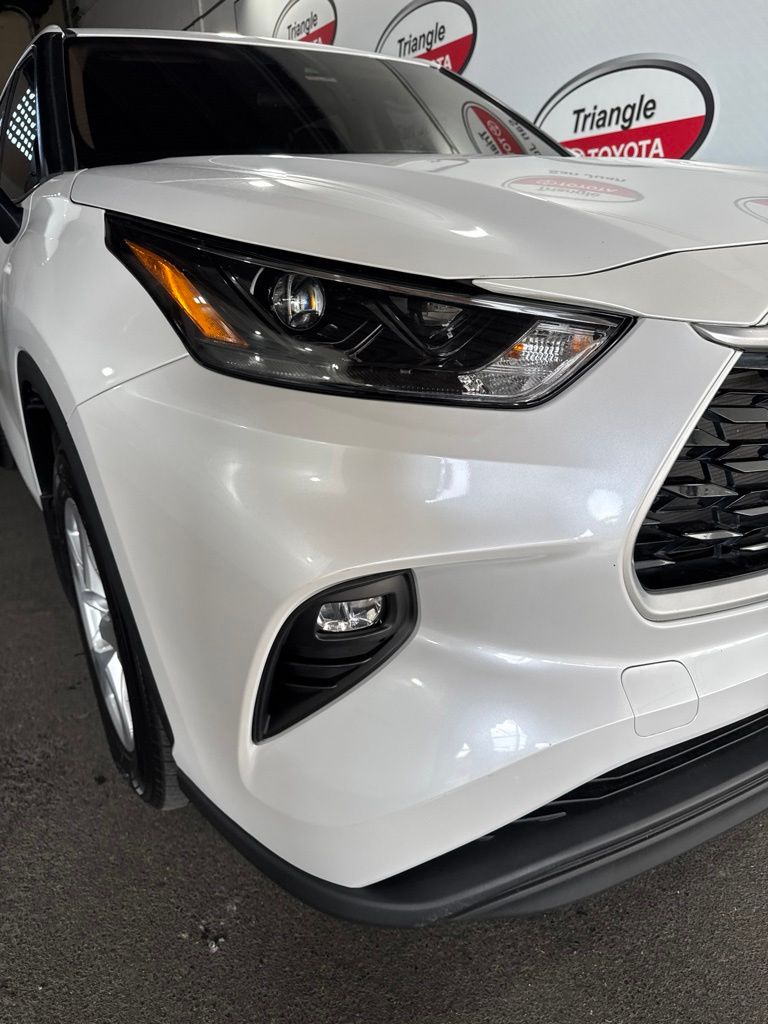 Thumbnail: 2022 Toyota Highlander - 11