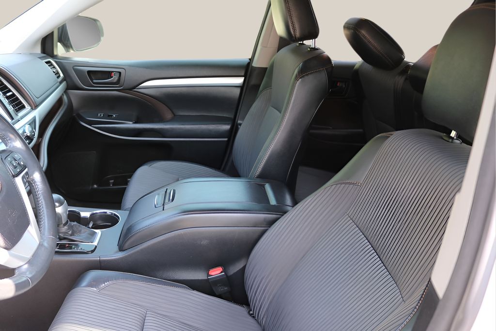 Used Car 2018 Toyota Highlander  Le For Sale Under $25,000 In Austin, Texas