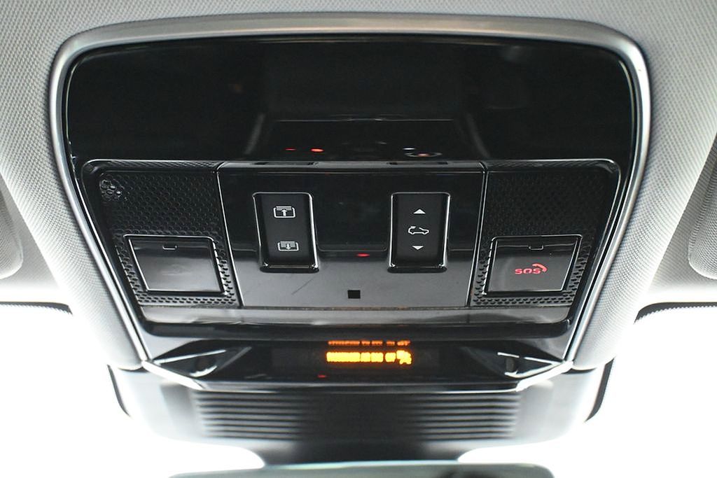 Thumbnail: 2023 Land Rover Range Rover Sport - 19