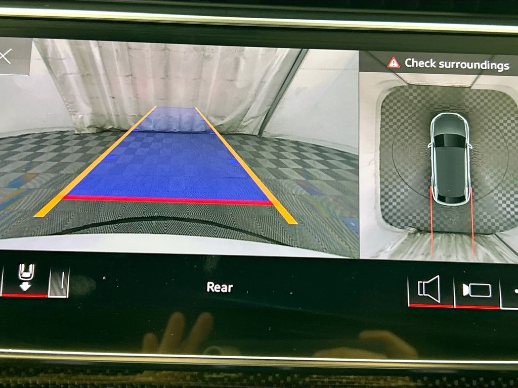 Thumbnail: 2023 Audi SQ8 - 15