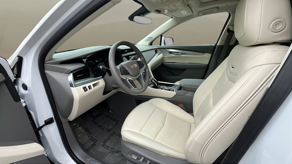 used 2023 Cadillac XT5 car, priced at $31,450