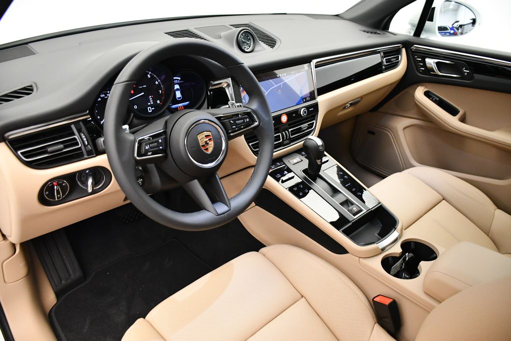 Thumbnail: 2025 Porsche Macan - 4