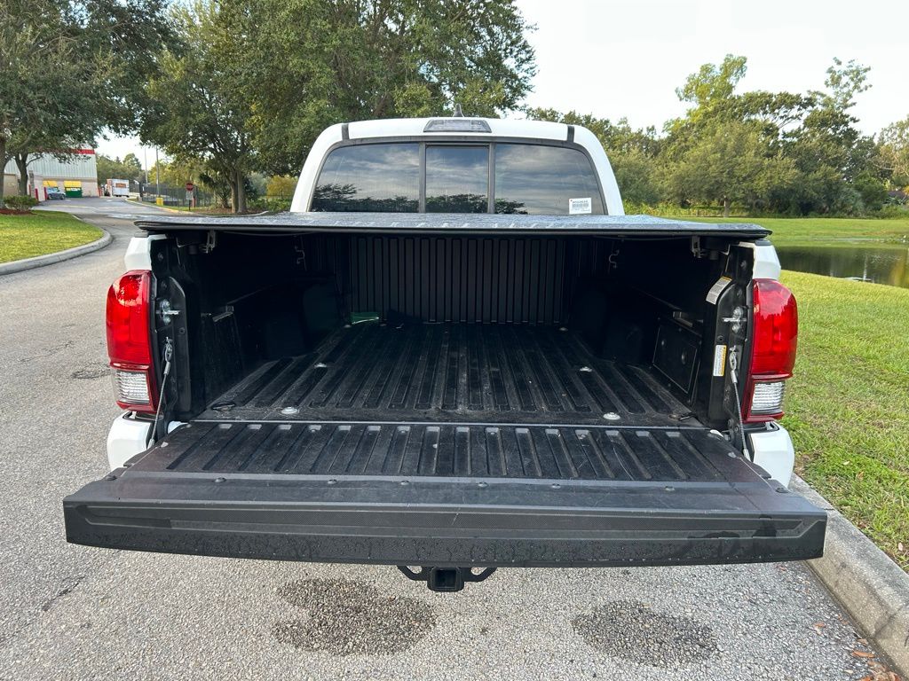 Thumbnail: 2022 Toyota Tacoma - 10
