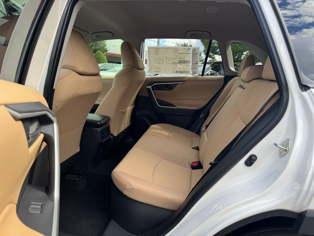 2025 Toyota RAV4 Hybrid LE photo 11