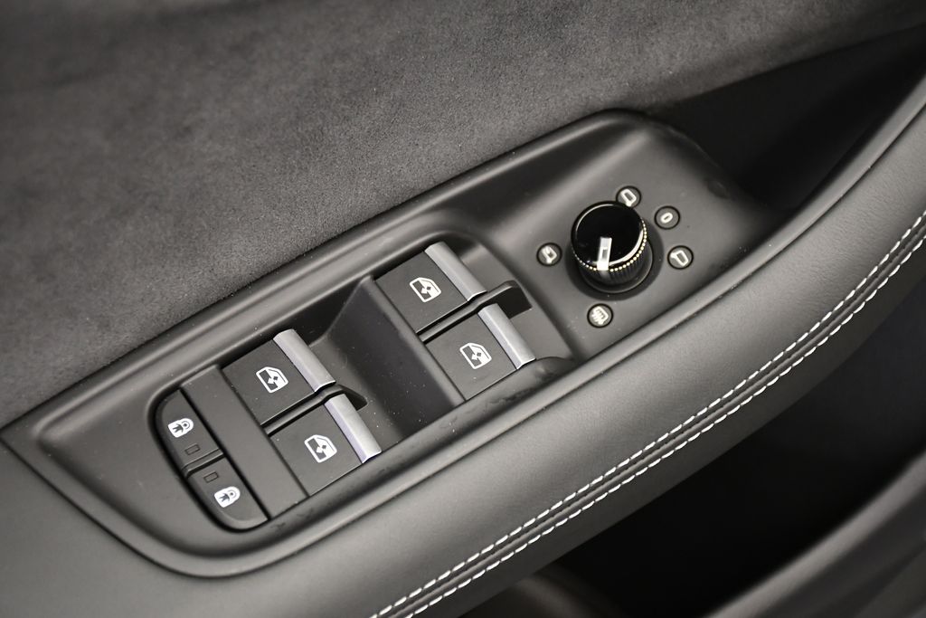 Thumbnail: 2026 Audi SQ8 - 32