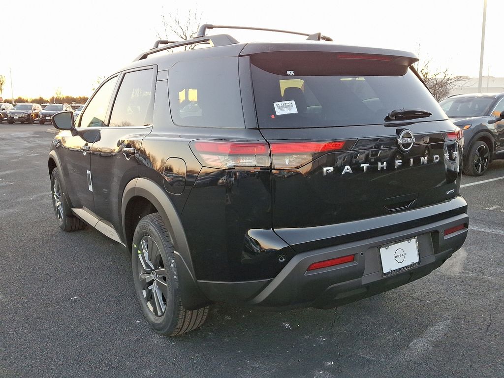2025 Nissan Pathfinder SV 3