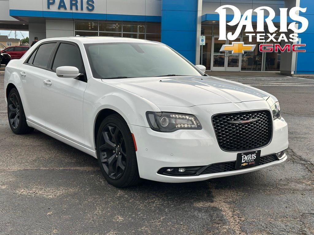 Bright White Clearcoat 2022 Chrysler 300 Sedan Rear-Wheel Drive 8-Speed Automatic