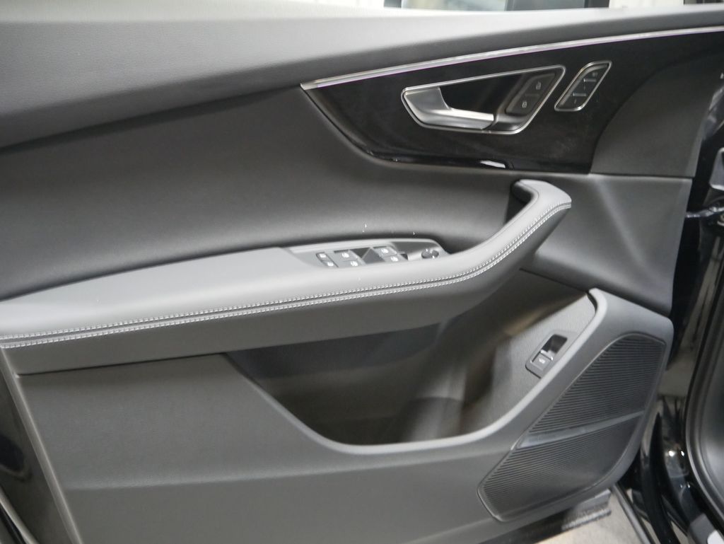 Thumbnail: 2026 Audi Q7 - 15