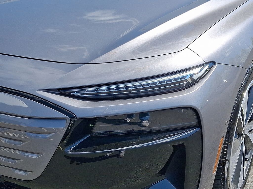 Thumbnail: 2025 Audi e-tron S - 9