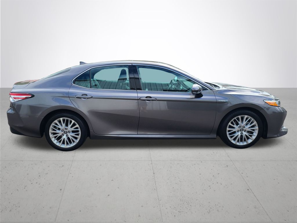 2020 Toyota Camry Hybrid XLE