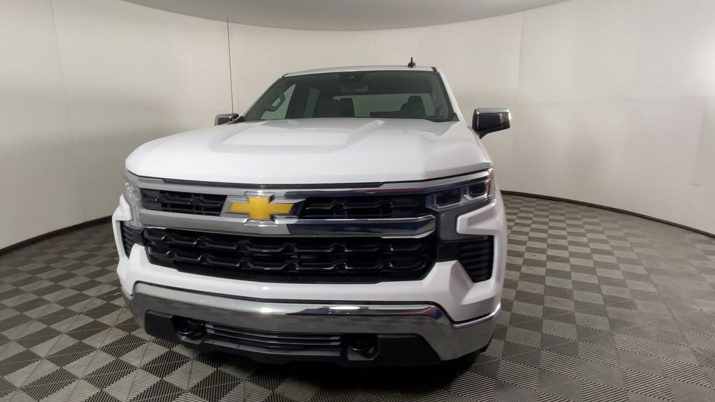 2024 Chevrolet Silverado 1500 LT 3