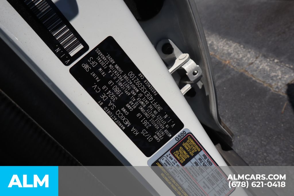 Used 2025 White Kia LXS image 35