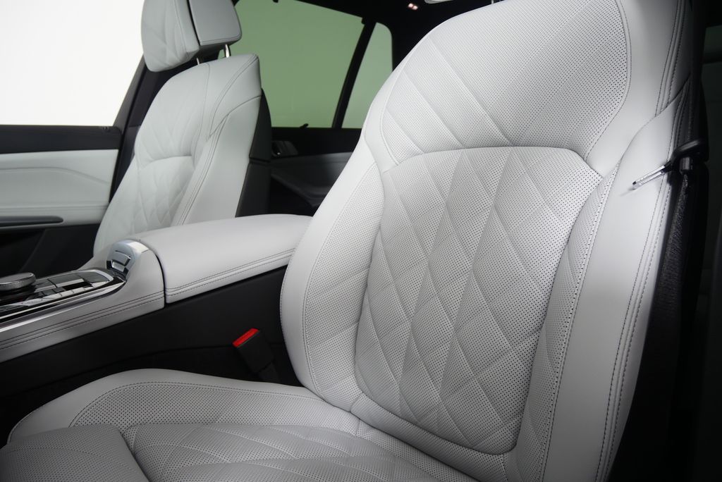 Thumbnail: 2026 BMW X5 - 11