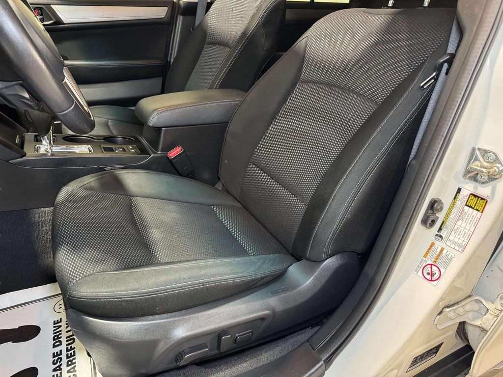 Used 2017 Crystal White Pearl Subaru 2.5i Premium image 22