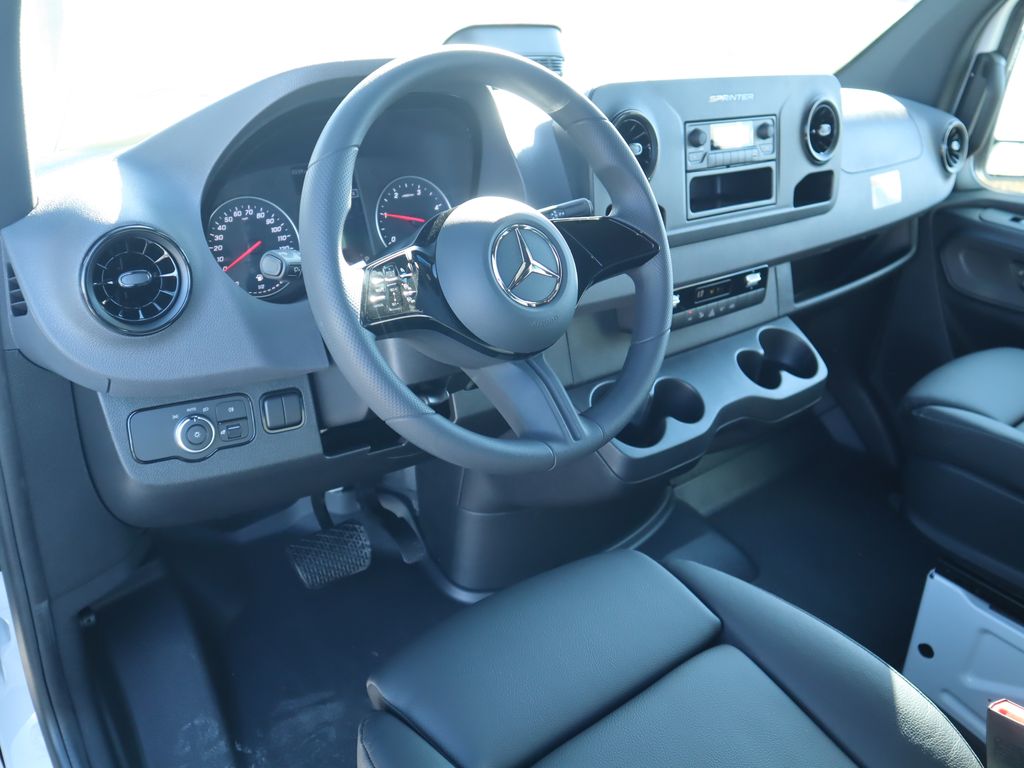 2025 Mercedes-Benz Sprinter 2500 9