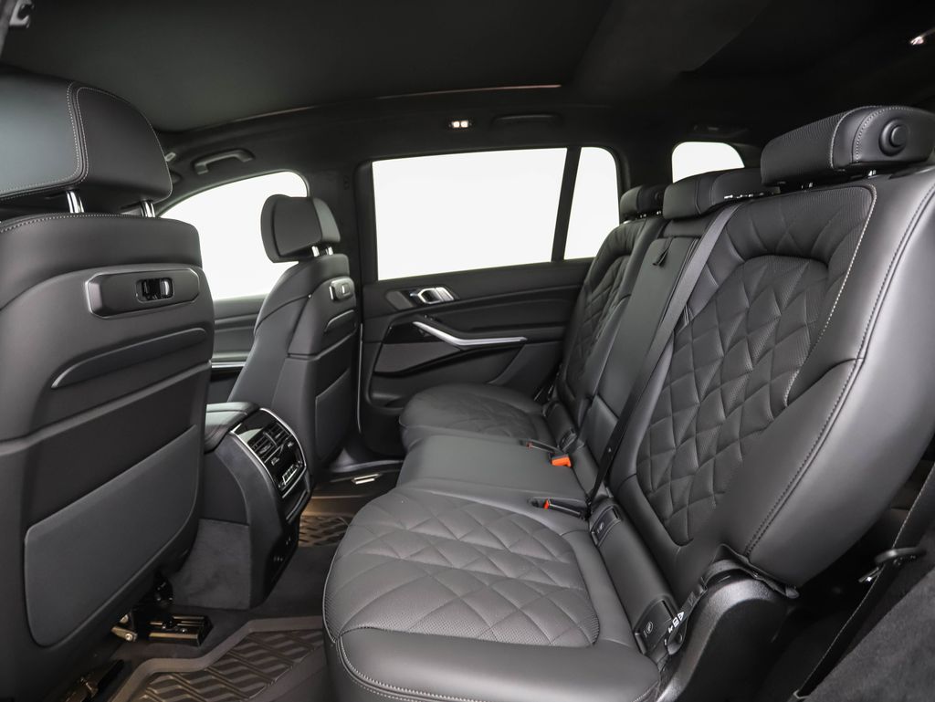 Thumbnail: 2027 BMW X7 - 22