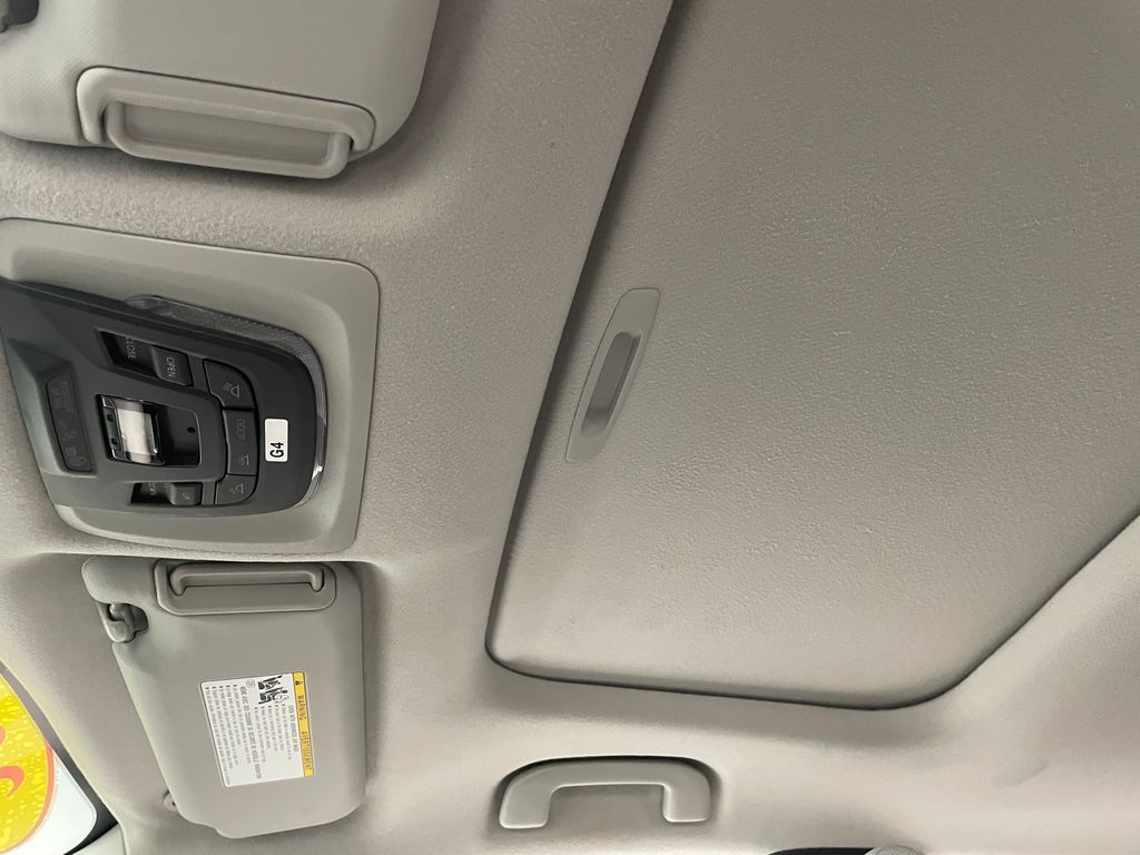 Thumbnail: 2022 Toyota Corolla Cross - 32