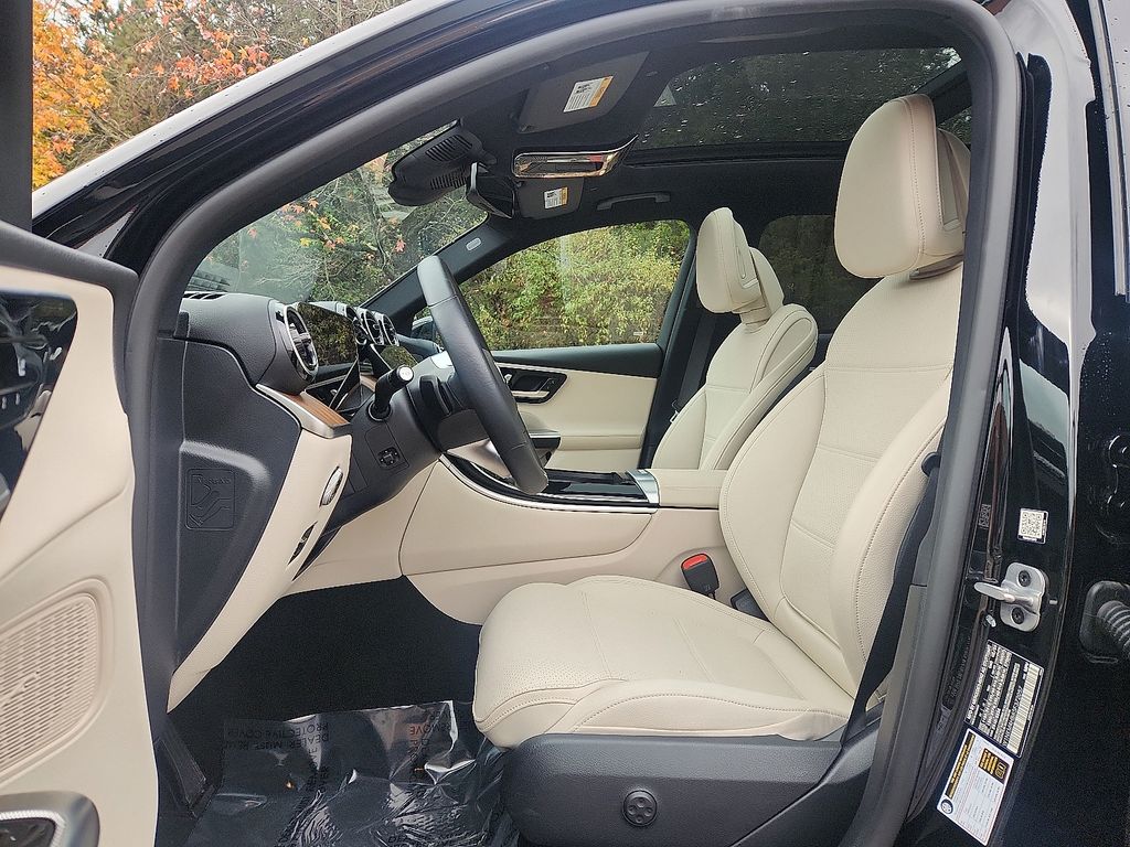 Thumbnail: 2025 Mercedes-Benz GLC - 13