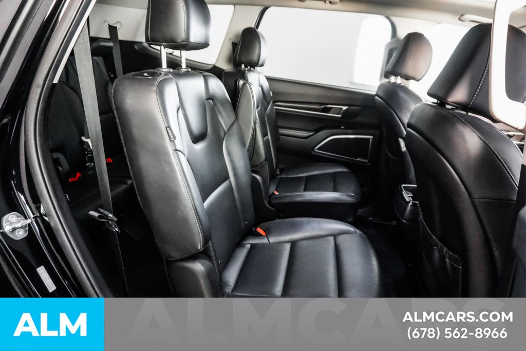 Used 2025 Black Kia S image 21