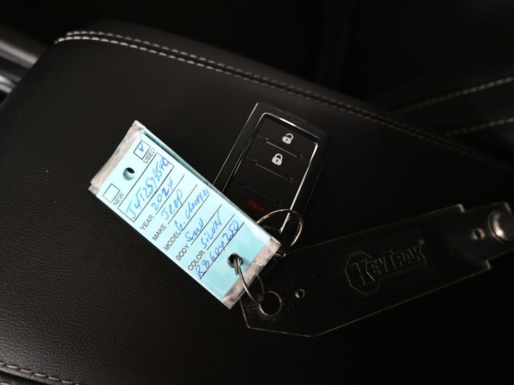 Used 2024 Silver Zynith Jeep Laredo image 10