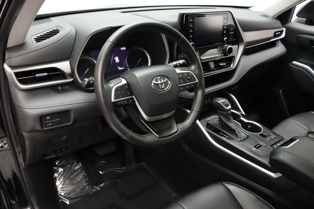 Thumbnail: 2022 Toyota Highlander - 15