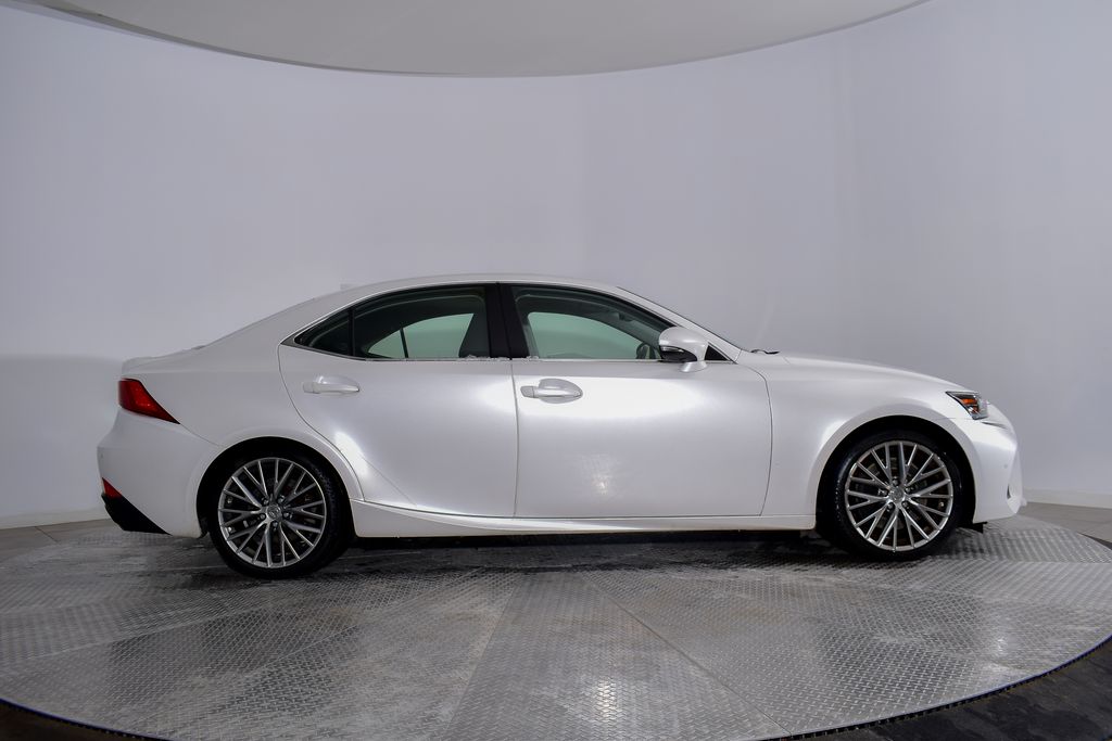 Thumbnail: 2018 Lexus IS - 6