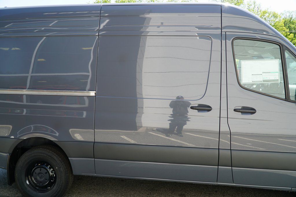 Sprinter Cargo Van 2500 w/144-Inch Wheelbase