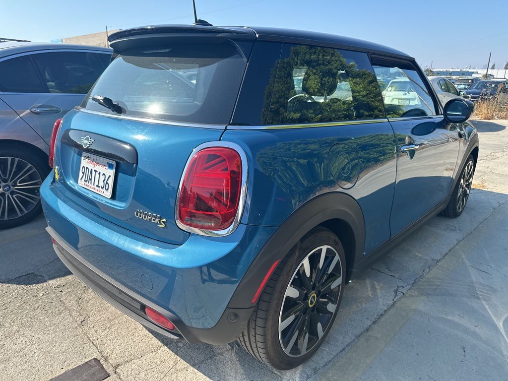 2023 MINI Cooper Signature Plus 2