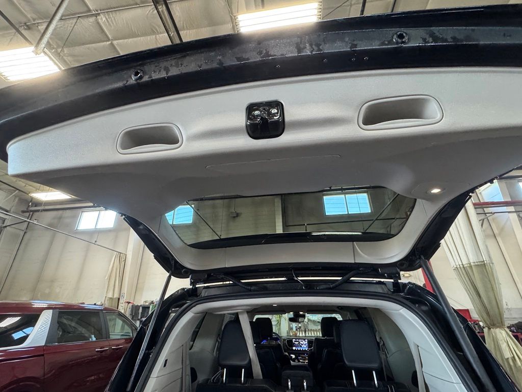 Used 2023 Chrysler Pacifica Van