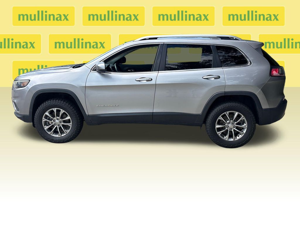 Used 2019 Silver Jeep Latitude Plus image 11