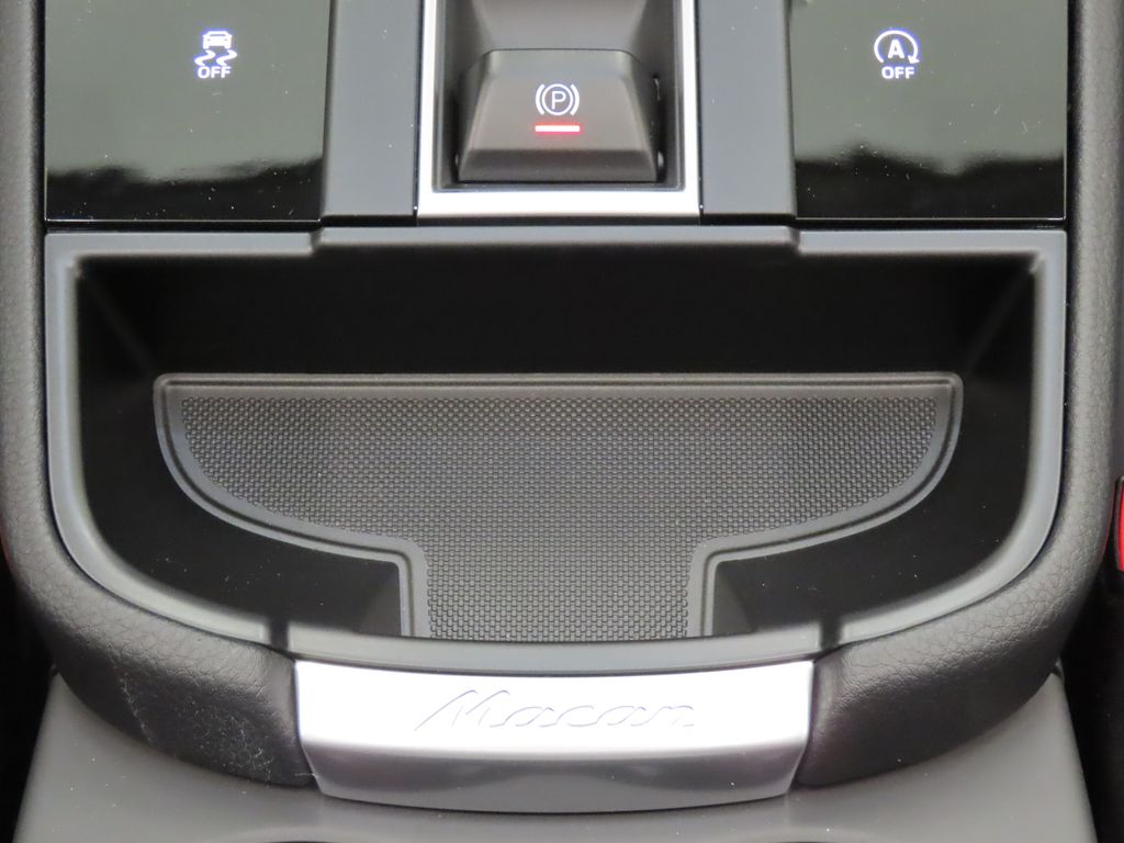 Thumbnail: 2026 Porsche Macan - 28