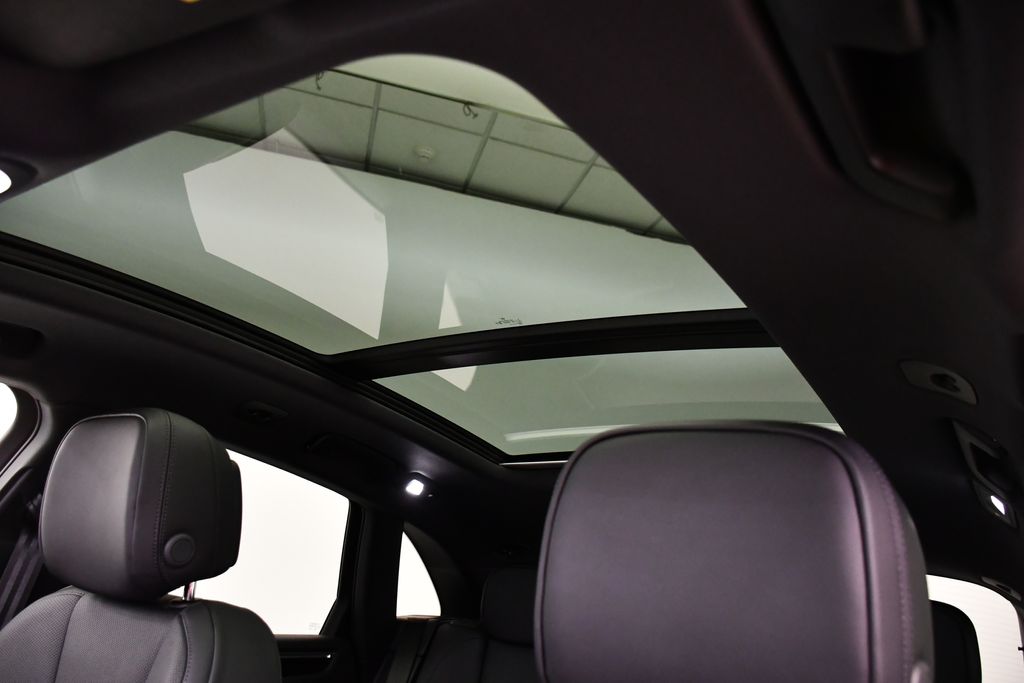 Thumbnail: 2026 Porsche Macan - 20