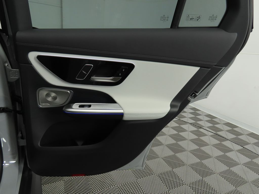 2025 Mercedes-Benz GLC 300 29