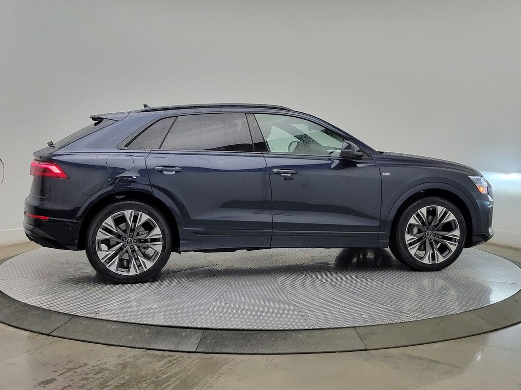 Thumbnail: 2026 Audi Q8 - 6