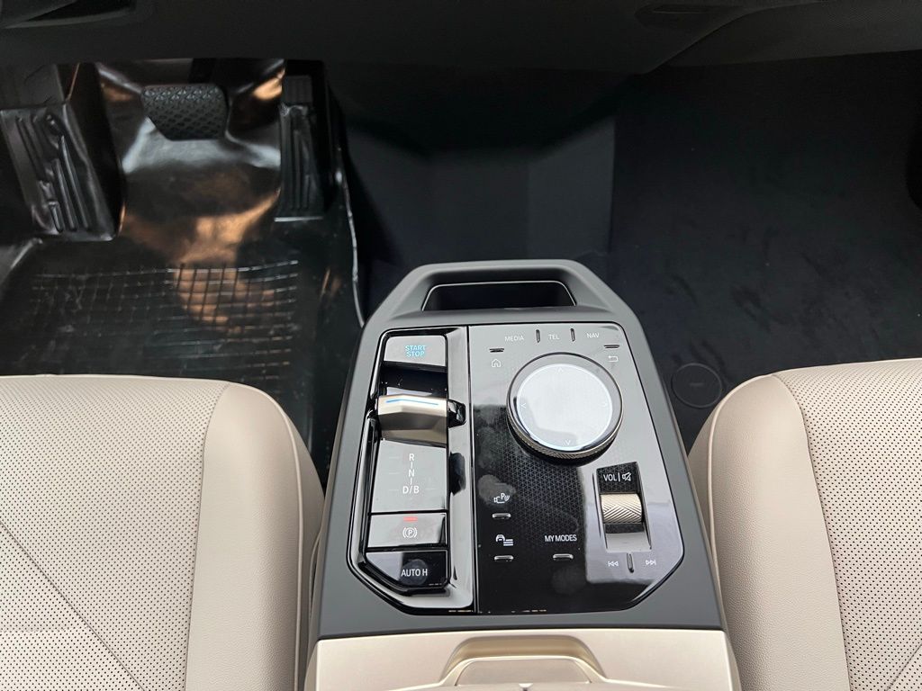 Thumbnail: 2026 BMW iX - 11