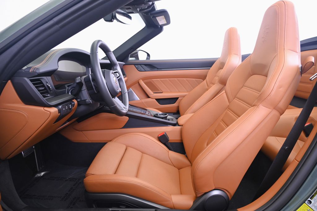 Thumbnail: 2025 Porsche 911 - 28