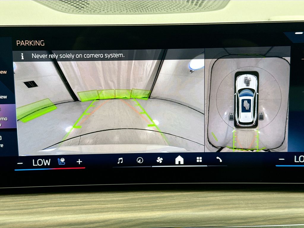 Thumbnail: 2026 BMW X5 - 15